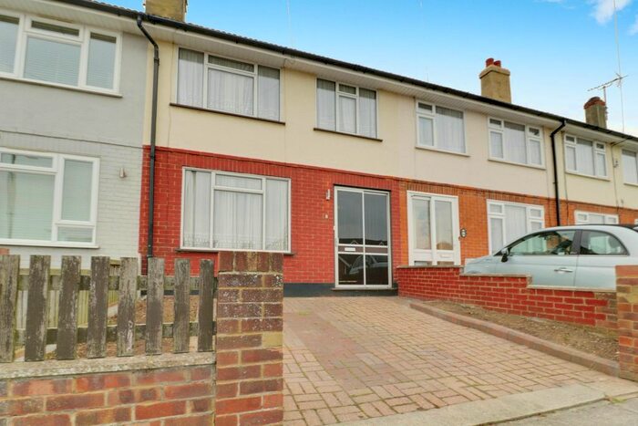 3 Bedroom Terraced House To Rent In Bellhouse Crescent, Leigh-On-Sea, SS9