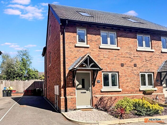 3 Bedroom Semi-Detached House For Sale In Langsmead Place, Coalville, LE67