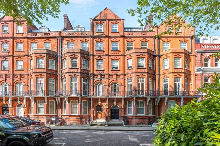 1 Bedroom Flat For Sale In Kensington Court, High Street Kensington, W8