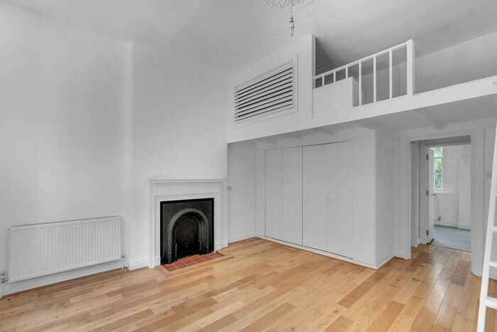 Apartment To Rent In Milner Square, London, N1