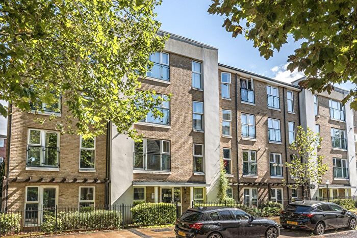 2 Bedroom Flat For Sale In Chandler Way, London, SE15