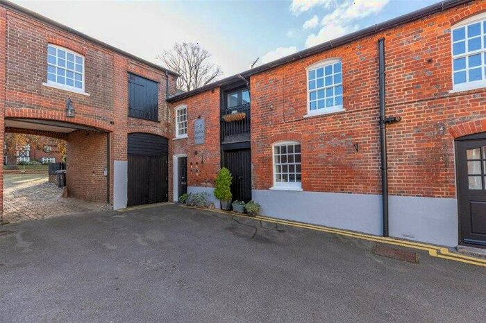 2 Bedroom Flat To Rent In High Street, Tring, Tring, HP23