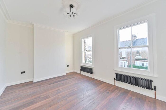 1 Bedroom Flat For Sale In Grayshott Road, Shaftesbury Estate, London, SW11