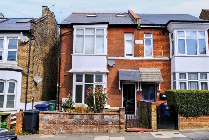 2 Bedroom Flat For Sale In Birkbeck Avenue, London, W3
