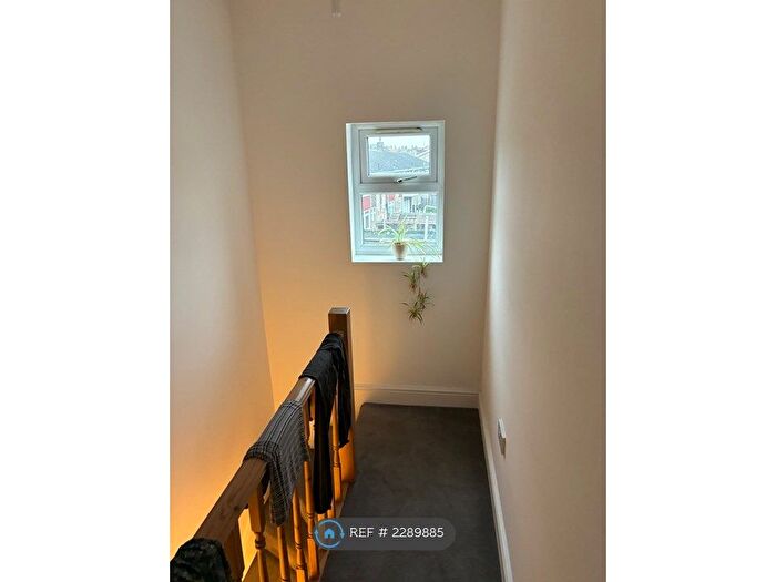2 Bedroom Flat To Rent In Cavendish Road, London, SW12