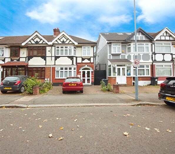 3 Bedroom End Of Terrace House For Sale In Huxley Drive, Romford, RM6
