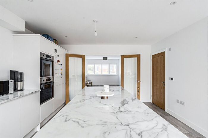 3 Bedroom End Of Terrace House For Sale In Mendip Road, Salvington, Worthing, West Sussex, BN13