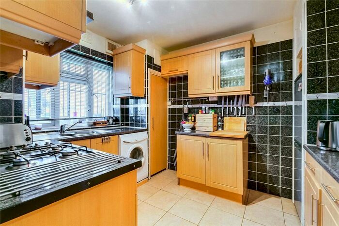 2 Bedroom Flat To Rent In Hayter Road, London, SW2