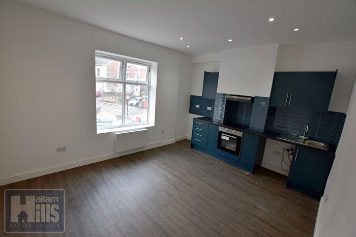 3 Bedroom Flat To Rent In Chesterfield Road, Sheffield, South Yorkshire, S8