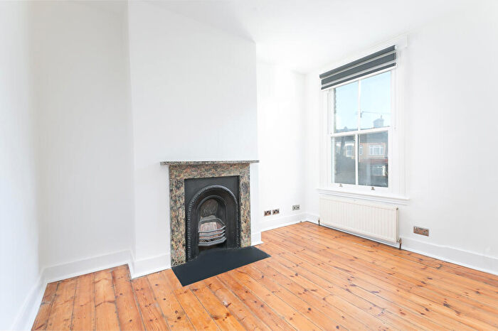 2 Bedroom Flat To Rent In Landells Road, East Dulwich, London, SE22
