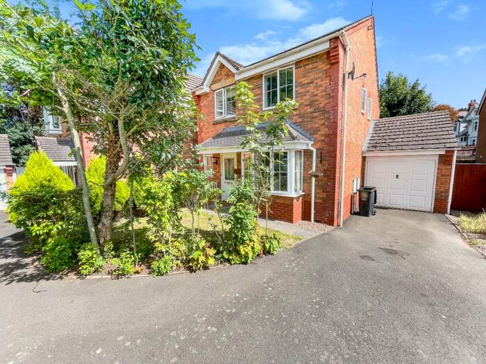 4 Bedroom Detached House To Rent In Priestley Close, Halesowen, B63