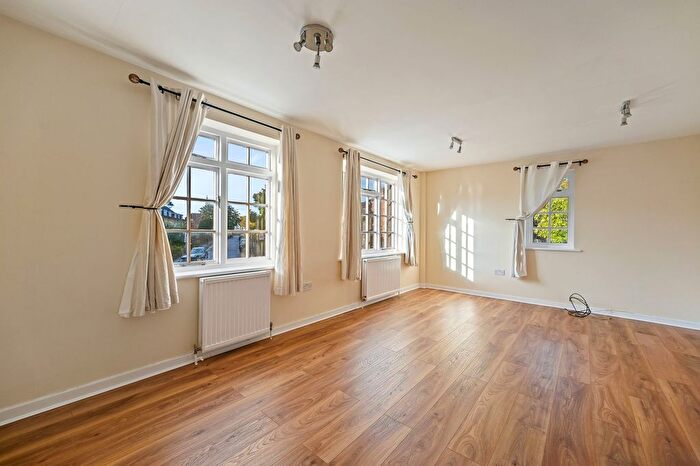 2 Bedroom Flat To Rent In High Street, Cheam, SM3