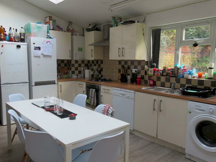 8 Bedroom Detached House To Rent In Derby Road, Nottingham, Nottinghamshire, NG7