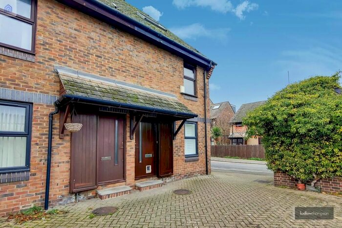 1 Bedroom Flat To Rent In Kinburn Street, London, SE16