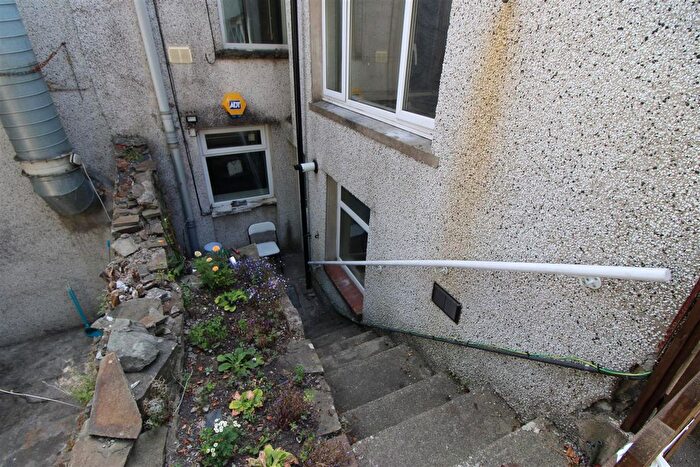1 Bedroom Flat To Rent In Hanbury Road, Bargoed, CF81