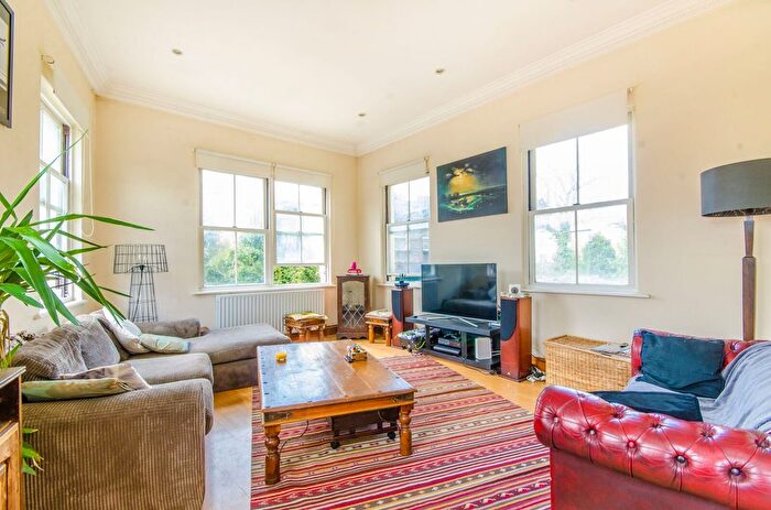 3 Bedroom Flat For Sale In Mildmay Park, Mildmay, London, N1