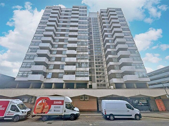 2 Bedroom Flat For Sale In Staines Road West, Sunbury-On-Thames, TW16