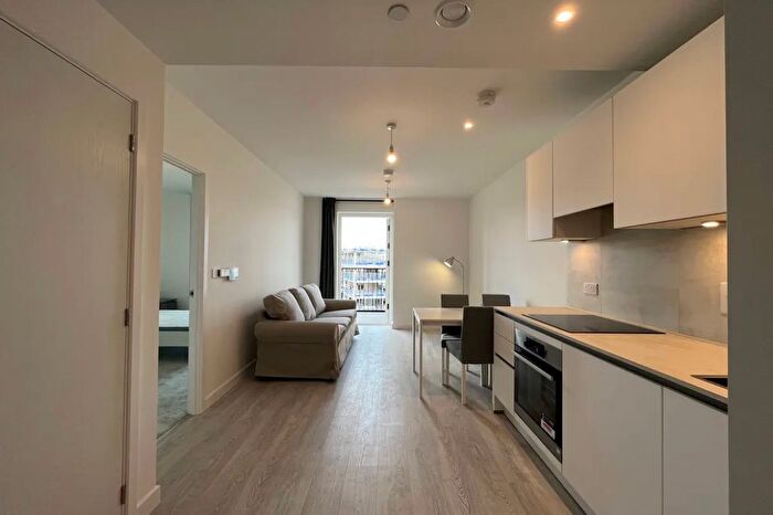 1 Bedroom Flat To Rent In Nestles Avenue, Hayes, UB3