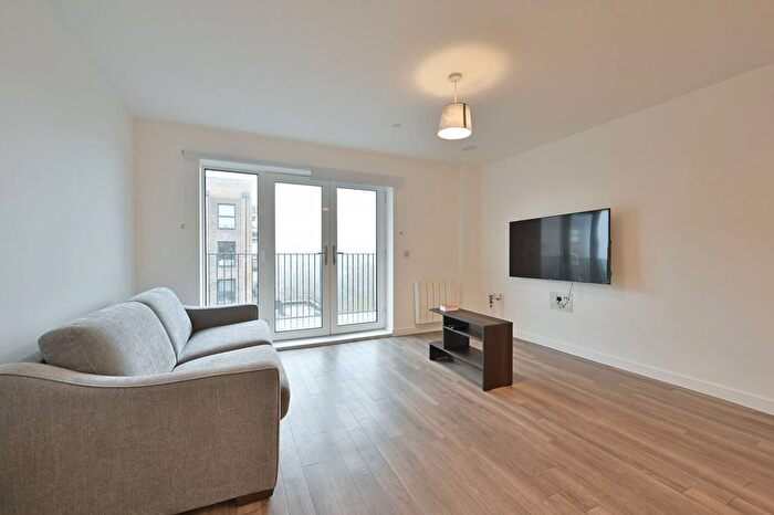 2 Bedroom Flat To Rent In Watford, Watford, WD18