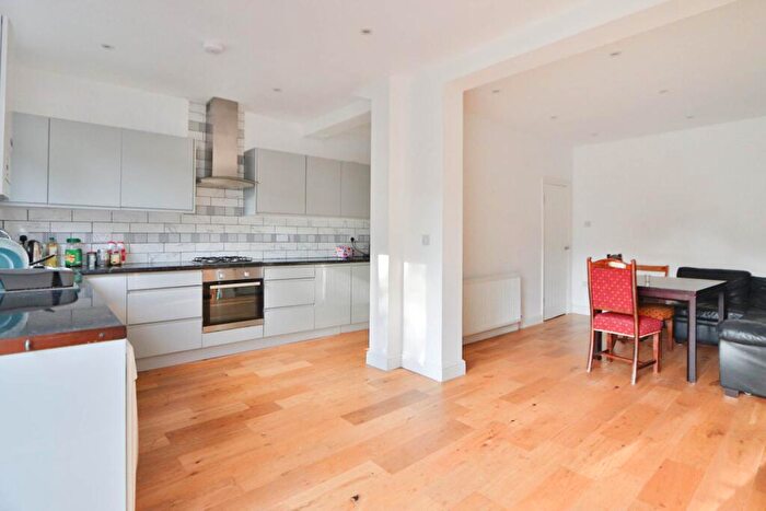 3 Bedroom End Of Terrace House For Sale In Byron Avenue, New Malden, KT3