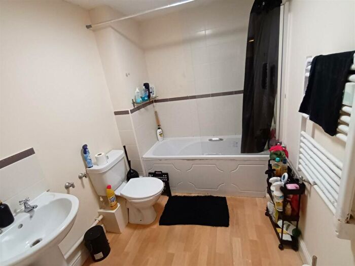 2 Bedroom Apartment To Rent In Jasmine House, Braunston Close, Northampton, NN4