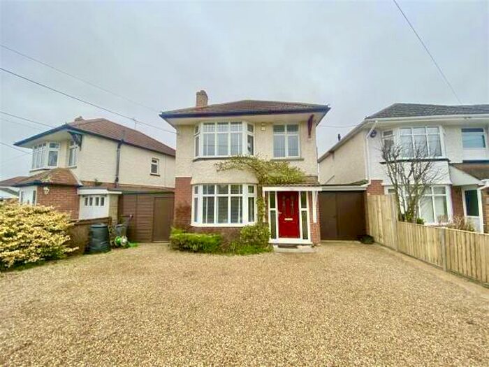 3 Bedroom Link Detached House To Rent In Testwood Lane, Totton, Southampton, SO40