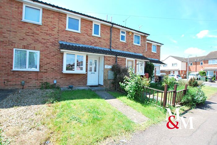 2 Bedroom Terraced House To Rent In Old School Court, LU7