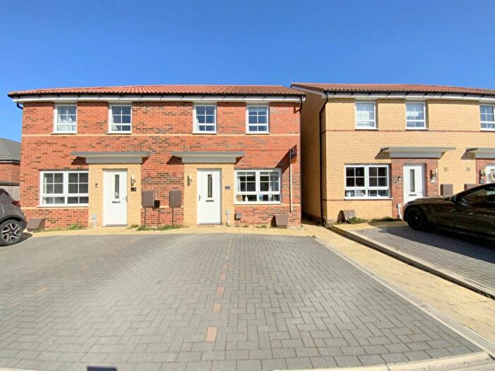 3 Bedroom Terraced House For Sale In Binbrook Drive, Grimsby, DN36