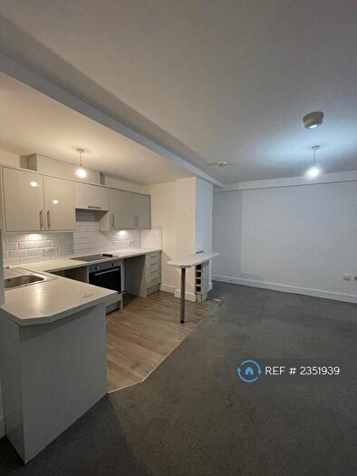 2 Bedroom Flat To Rent In Fernwood Court, Bournemouth, BH1