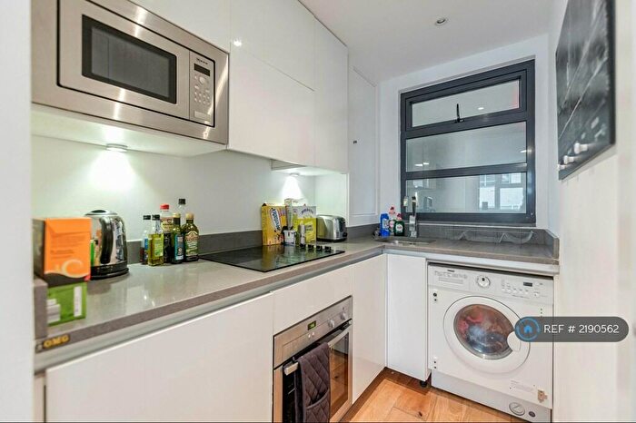 2 Bedroom Flat To Rent In Turner Street, London, E1