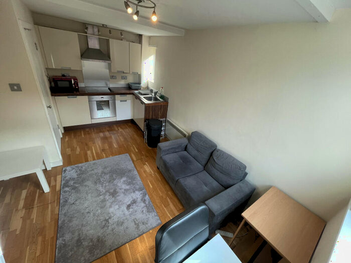 1 Bedroom Duplex To Rent In The Chandlers, Leeds, West Yorkshire, LS2