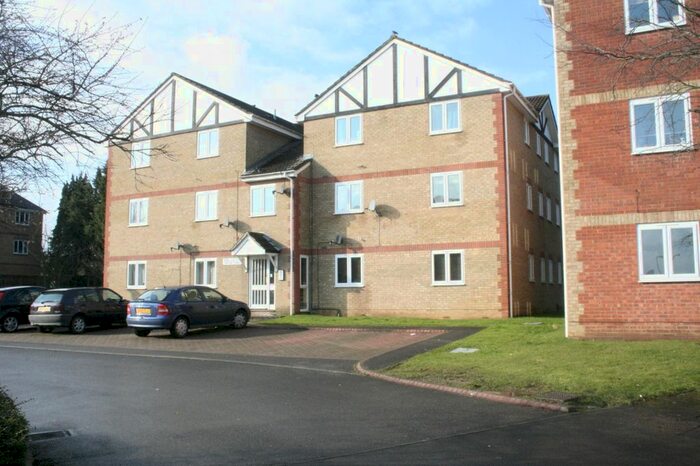 2 Bedroom Flat To Rent In Maplin Park, Langley, Berkshire SL3