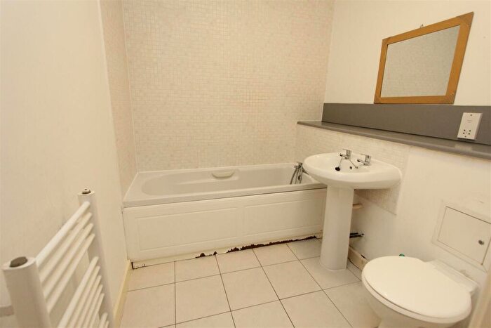 2 Bedroom Flat To Rent In Aspect, Elmwood Lane, LS2