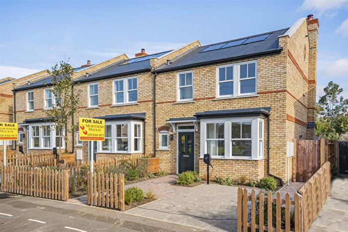 3 Bedroom End Of Terrace House For Sale In Carpenter Gardens, London, N21
