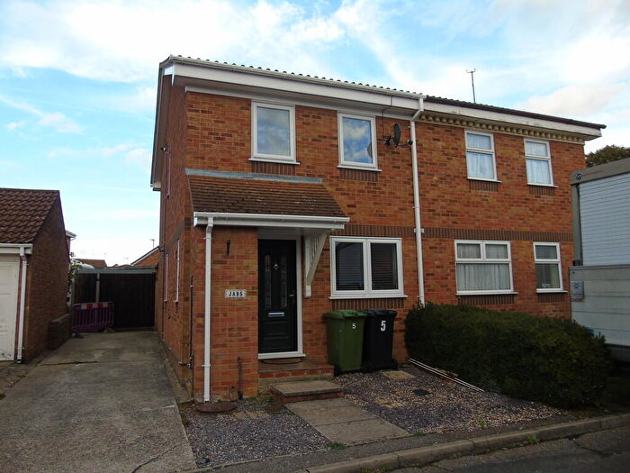3 Bedroom Semi-Detached House To Rent In Burch Close, King's Lynn, PE30