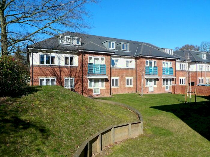 2 Bedroom Apartment To Rent In Hare Warren Court, Marshland Square, Reading, RG4