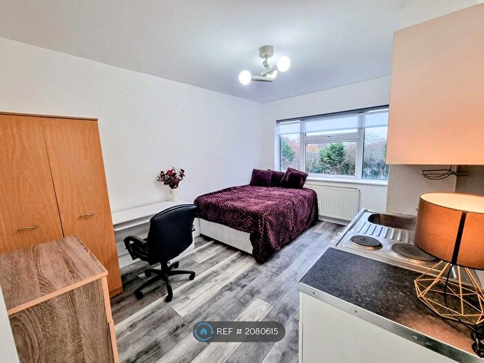 Studio To Rent In Sunny Gardens Parade, London, NW4