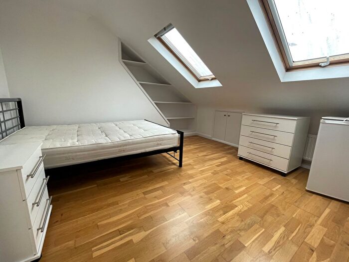 Studio To Rent In Hedge Lane, Southgate, N13