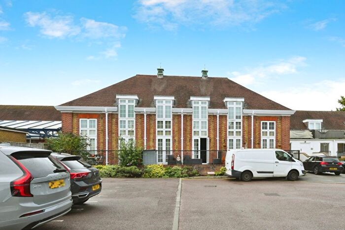 2 Bedroom Flat For Sale In Isabel Court, Hoddesdon, EN11