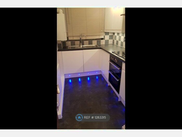 1 Bedroom Flat To Rent In Thirlestane House, Hampton Hill, TW12