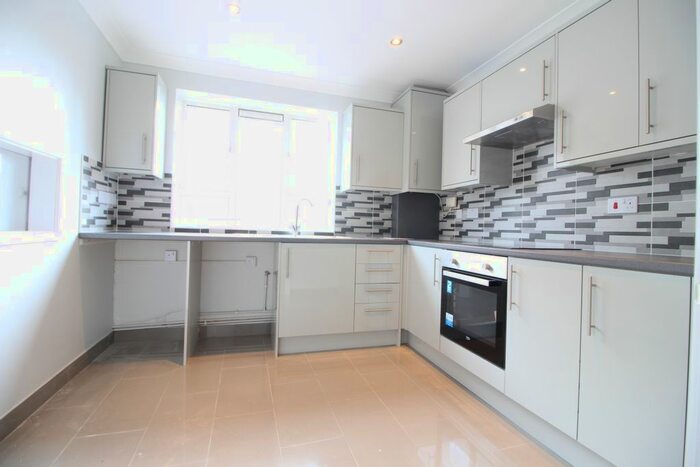 3 Bedroom Flat To Rent In Penne House, Beaconsfield Road, Edmonton, N9