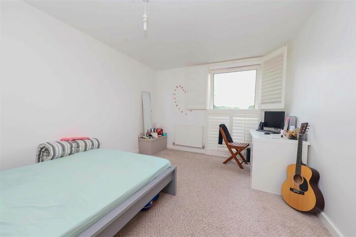 2 Bedroom Block Of Flats For Sale In East Croft House, Harrow, HA2