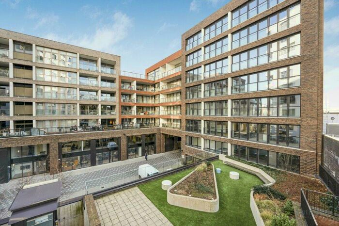 2 Bedroom Flat To Rent In Sterling Way, Islington, London, N7