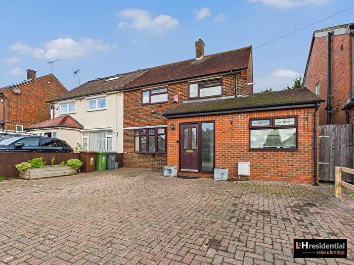 3 Bedroom Semi Detached House For Sale In Berwick Road, Borehamwood, WD6