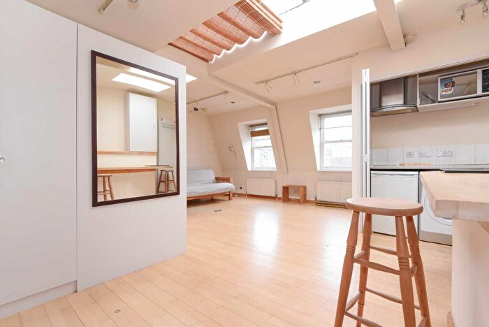 Apartment To Rent In Colas Mews, Kilburn, London, NW6
