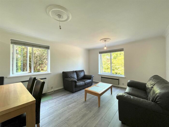 2 Bedroom Flat To Rent In Station Road, New Barnet, EN5