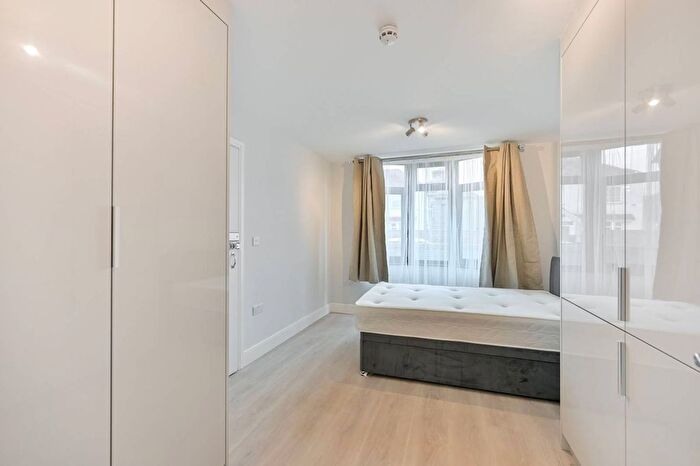 Studio To Rent In Hounslow Avenue, Hounslow, TW3