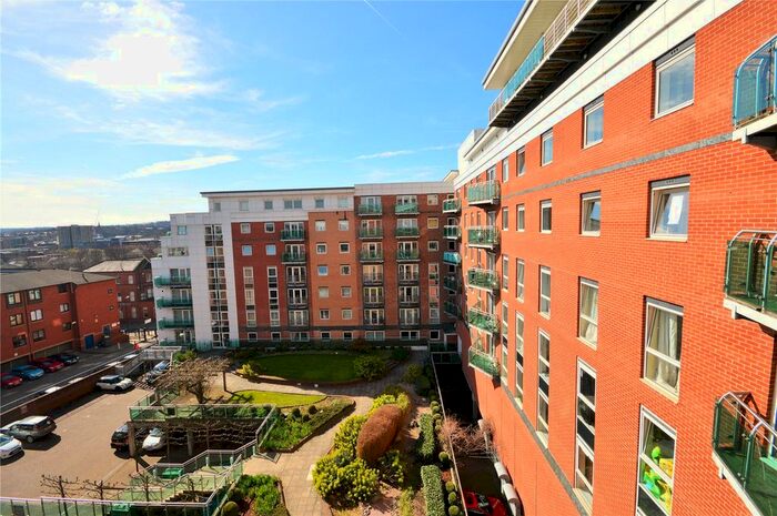 2 Bedroom Flat To Rent In Royal Plaza, Westfield Terrace, South Yorkshire, Uk, S1