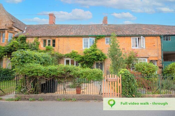 2 Bedroom Cottage For Sale In Hurst, Martock, TA12