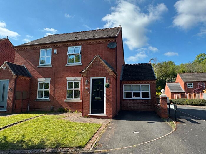 3 Bedroom Semi-Detached House For Sale In Cooknell Drive, Stourbridge, DY8